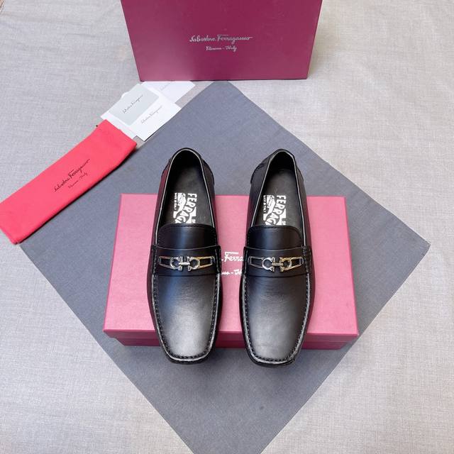 Ferragamo high-end version of the latest hit, top quality. The upper is made of