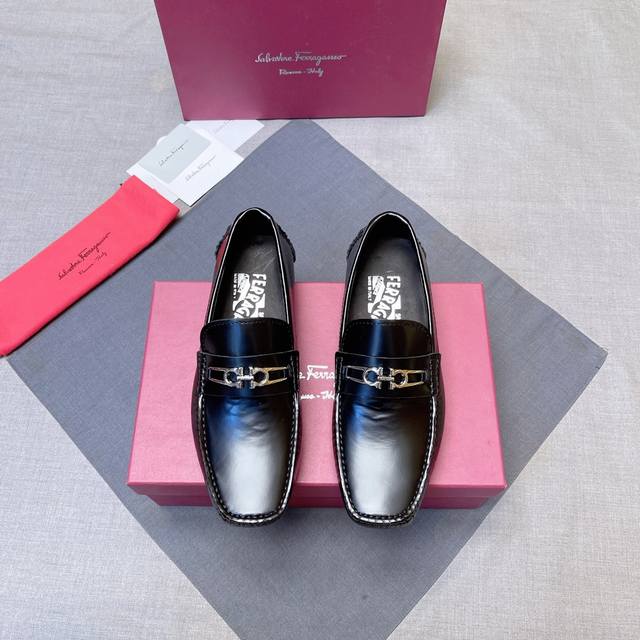 Ferragamo high-end version of the latest hit, top quality. The upper is made of