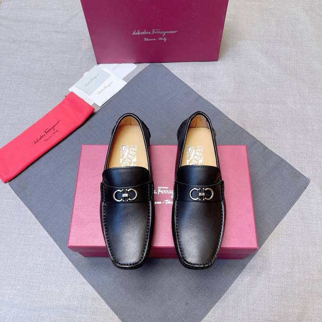 Ferragamo high-end version of the latest hit, top quality. The upper is made of
