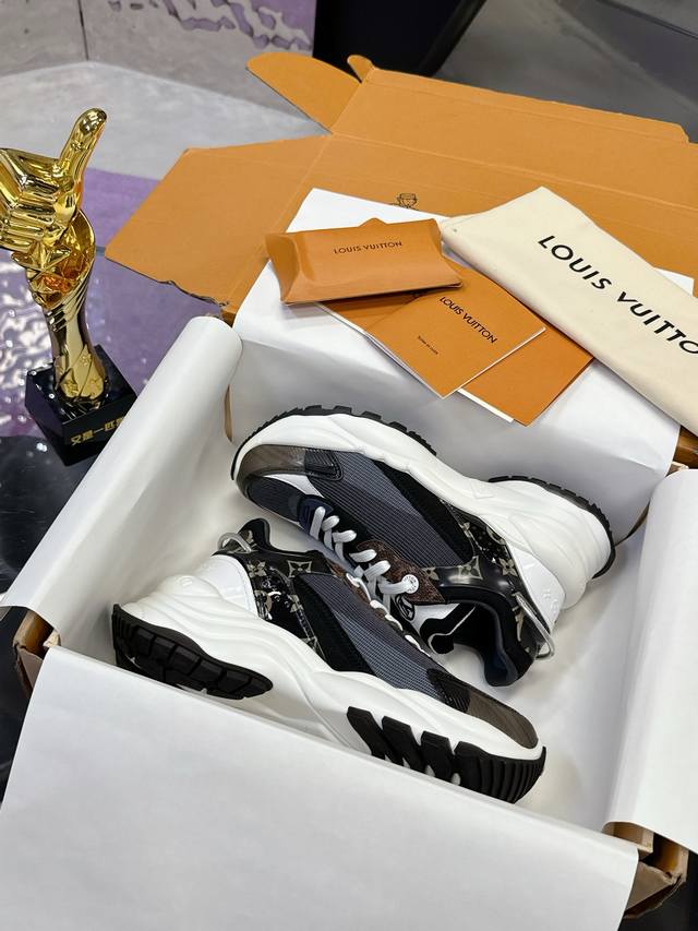 Factory P price P: Top version Lv sports shoes series couple models Official web