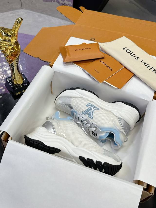 Factory Price: Top version Lv sports shoes series couple models Official websit