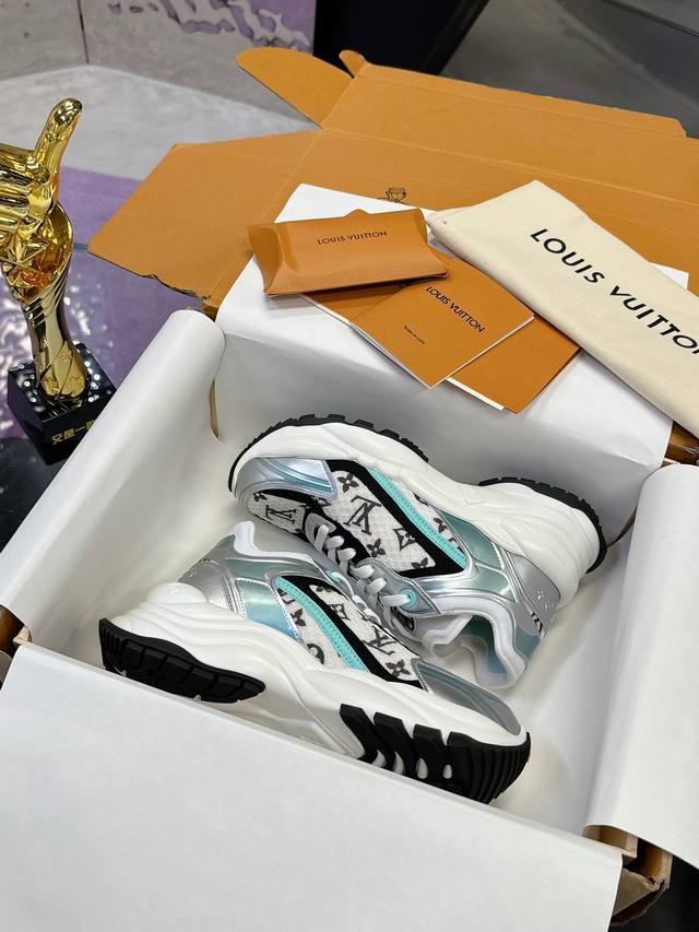 Factory Price: Top version Lv sports shoes series couple models Official websit