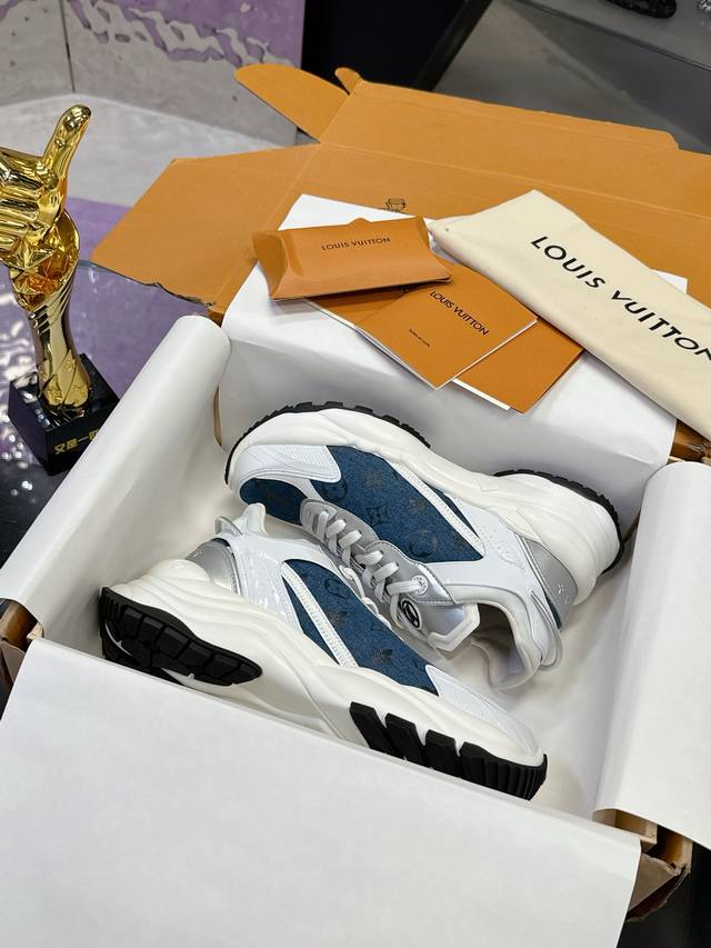 Factory Price: Top version Lv sports shoes series couple models Official websit