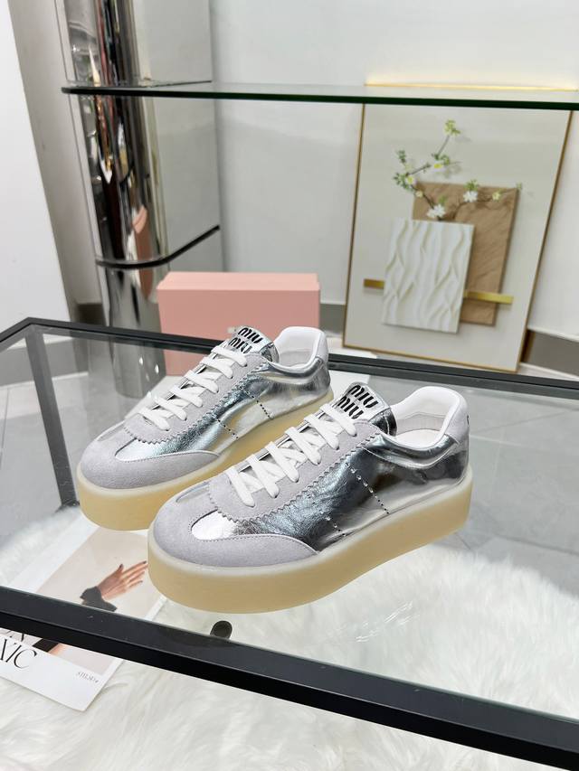 Miumiu Miu Miu casual white shoes are so beautiful! Made of soft leather, they a