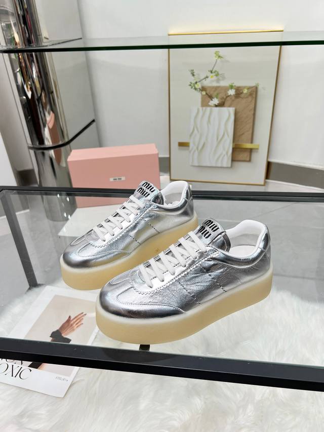 Miumiu Miu Miu casual white shoes are so beautiful! Made of soft leather, they a
