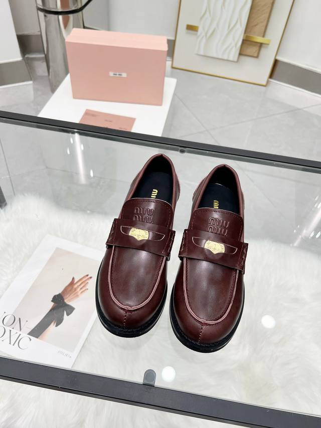 Miumiu 24Fw catwalk gold coin loafers Miu girls' new color loafers are here! Thi