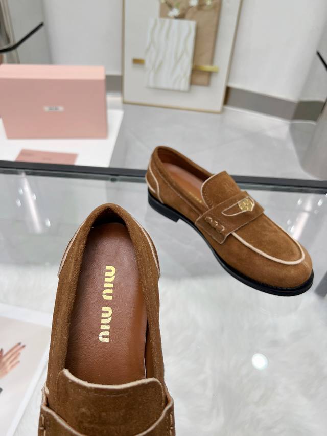 Miumiu 24Fw catwalk gold coin loafers Miu girls' new color loafers are here! Thi
