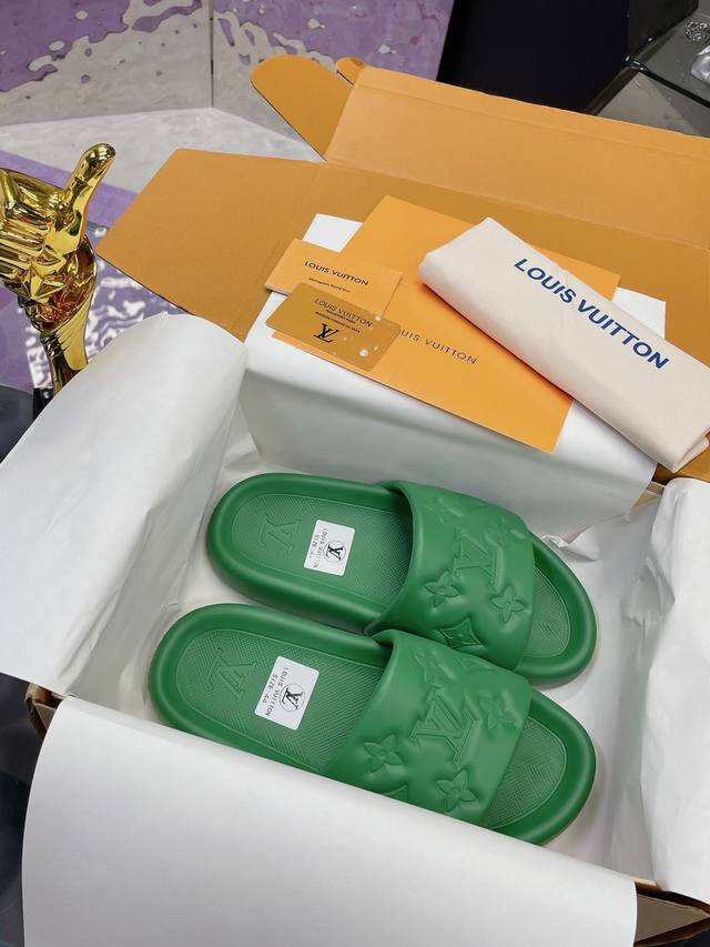 Factory P price P: Louis Vuitton ~ Embossed slippers Louis Vuitton counter new