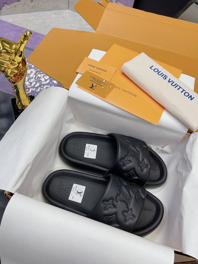 Factory P price P: Louis Vuitton ~ Embossed slippers Louis Vuitton counter new
