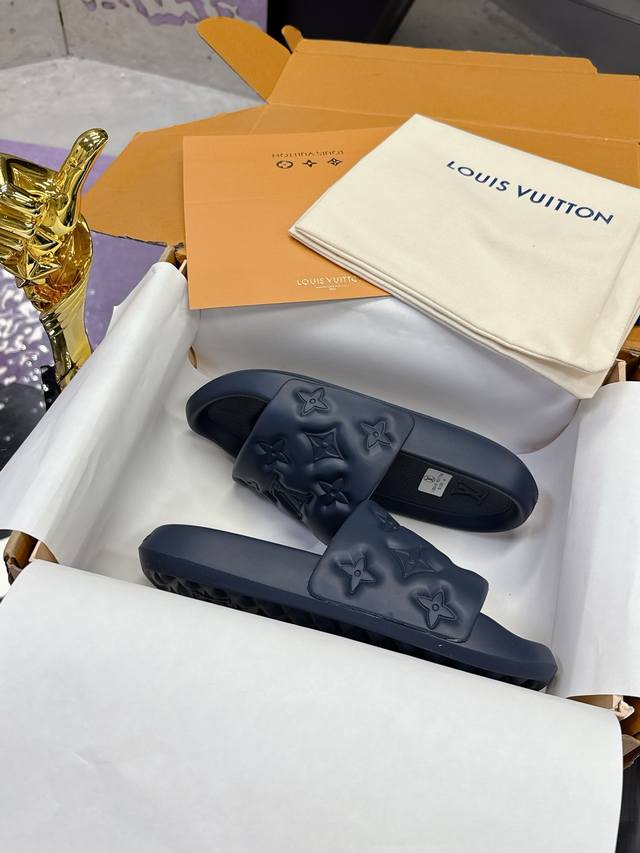Factory P price P: Louis Vuitton ~ Embossed slippers Louis Vuitton counter new