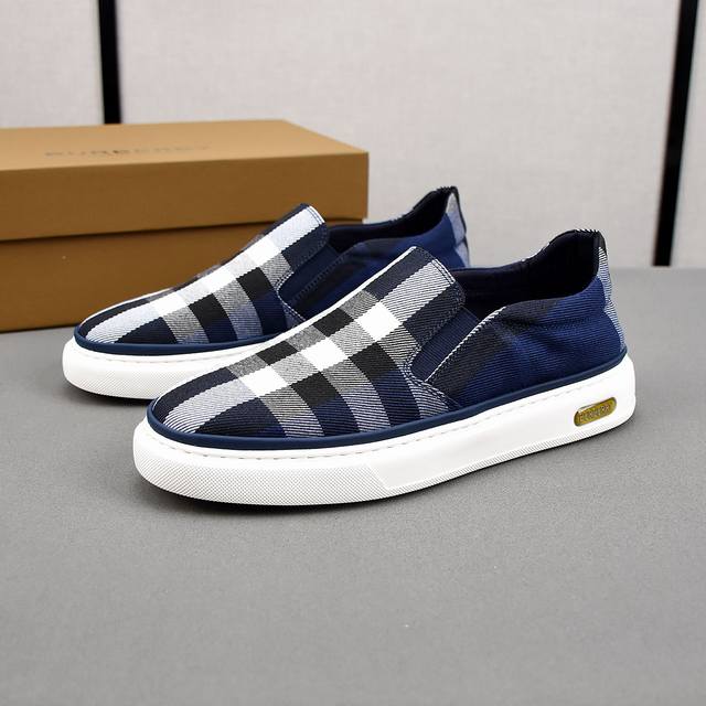 Burberry breathable cloth shoes, the upper is made of comfortable breathable fa