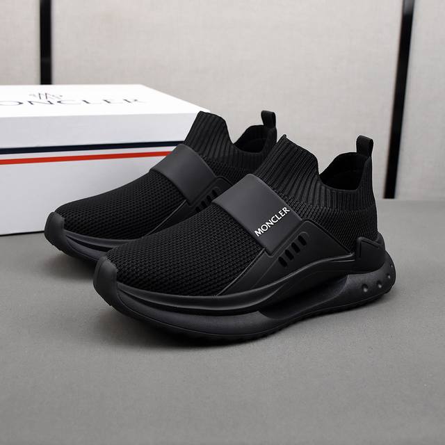 Moncler men's outdoor lace-up sneakers are comfortable and non-slip, designed fo