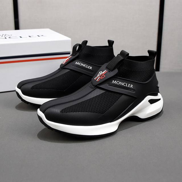 Moncler men's outdoor lace-up sneakers are comfortable and non-slip, designed f