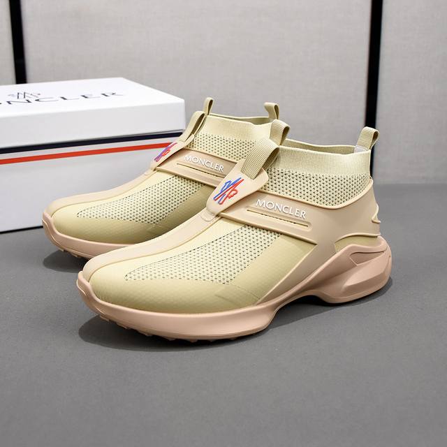 Moncler men's outdoor lace-up sneakers are comfortable and non-slip, designed f