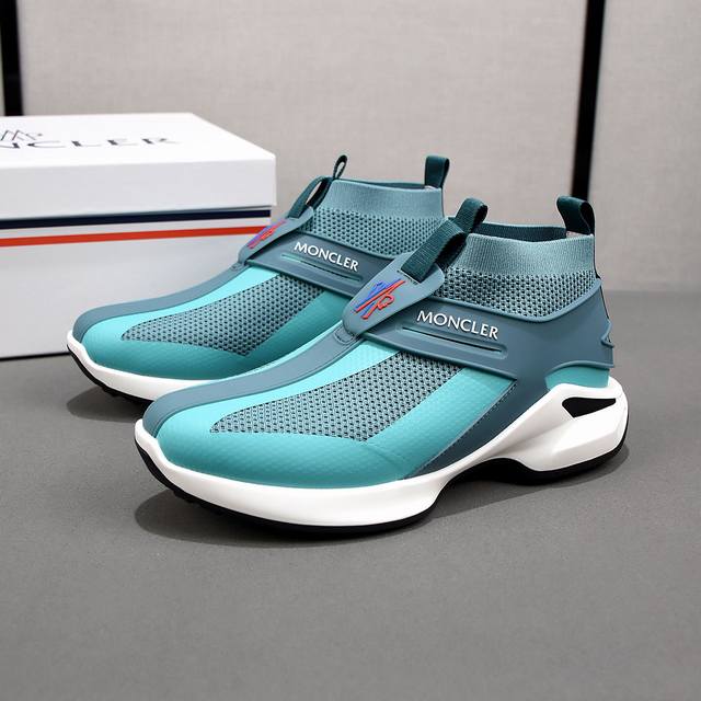 Moncler men's outdoor lace-up sneakers are comfortable and non-slip, designed f