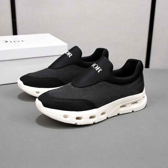 1905941FFF #Dior's new low-top casual sneakers are made of breathable mesh and h