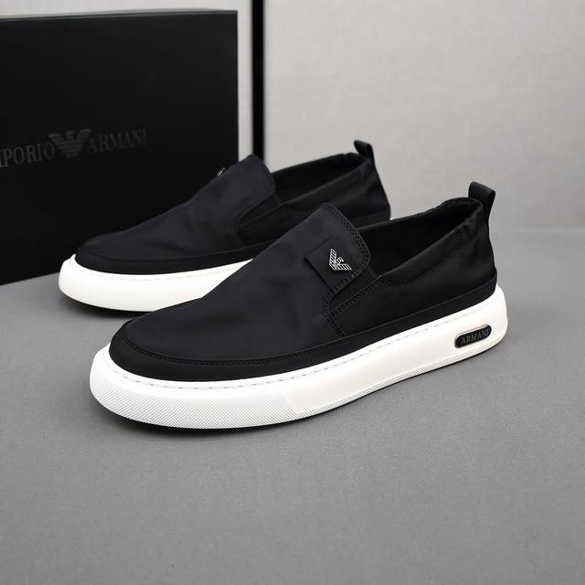 Armani Armani breathable small cloth shoes, the upper is made of comfortable bre