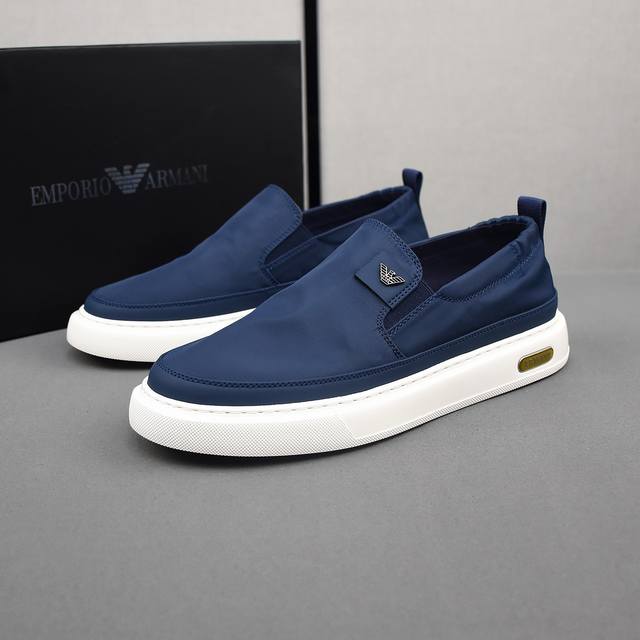 Armani Armani breathable small cloth shoes, the upper is made of comfortable bre