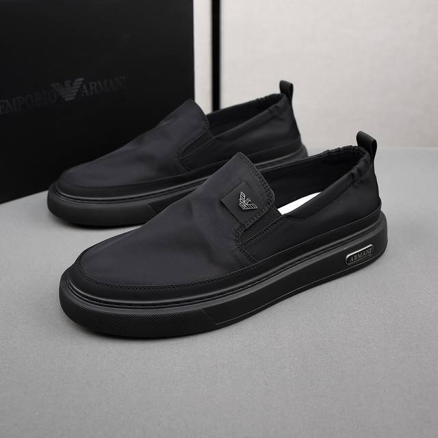 Armani Armani breathable small cloth shoes, the upper is made of comfortable bre