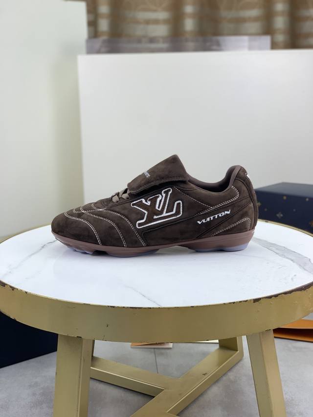 Factory P price P actual price 2660 new Lv couple's same style sneakers, wearing