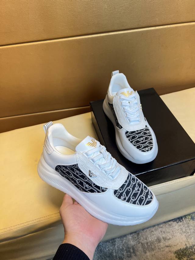 Armani top-level purchasing men's casual shoes counters are on sale at the same