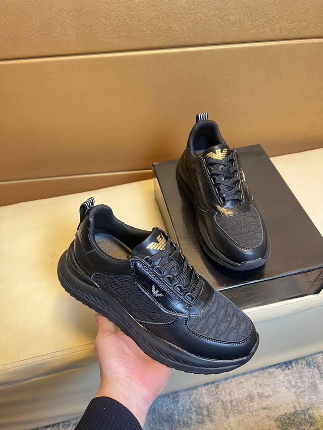 Armani top-level purchasing men's casual shoes counters are on sale at the same