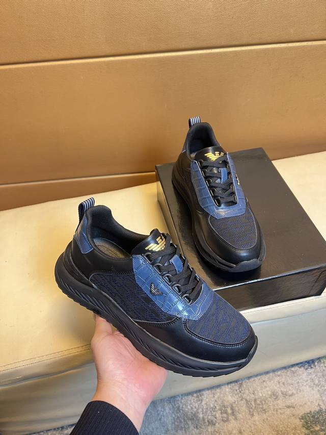 Armani top-level purchasing men's casual shoes counters are on sale at the same