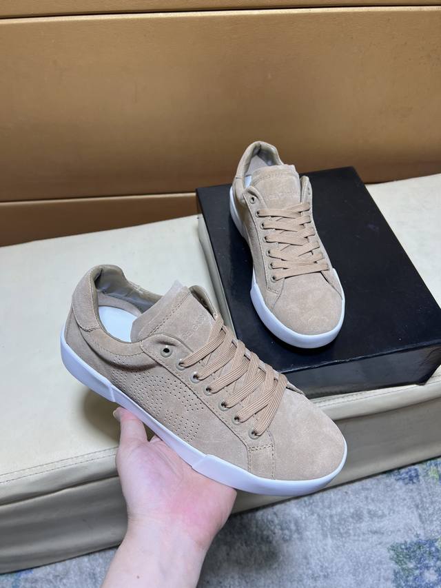 Exclusive first release of Dolce & Gabbana's unique modern style sneakers. Coun