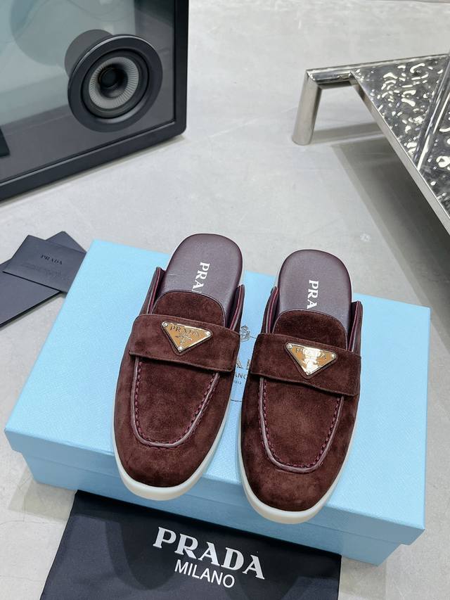 Prada's real price: Couples Prada's latest loafers and half-slippers are popula
