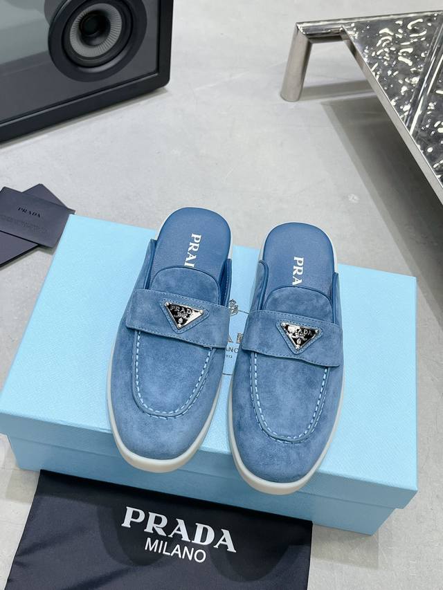Prada's real price: Couples Prada's latest loafers and half-slippers, popular s