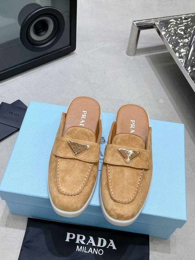 Prada's real price: Couples Prada's latest loafers and half-slippers are popula