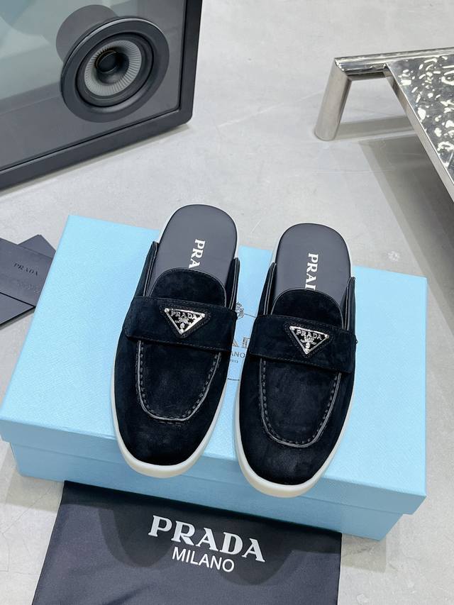 Prada's real price: Couples Prada's latest loafers and half-slippers. Popular s