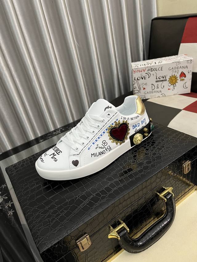 Factory Price Pp: Dg's latest popular casual shoes, with brand signature detail