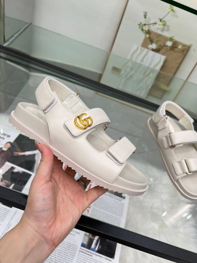 Men's +10 Early Spring Series Classic Monochrome Sandals, made of Gucci's exclu