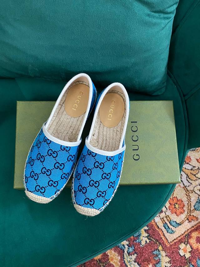 Gucci Gucci's early spring rainbow fisherman shoes, as the brand's iconic symbol