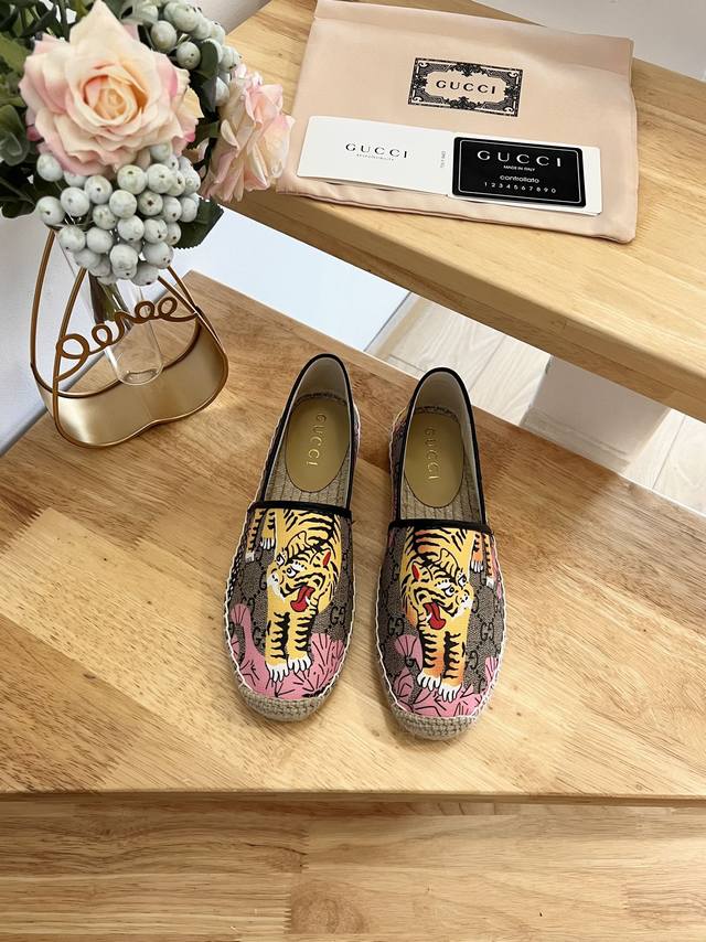 New product Gucci 23Ss Early Autumn Women's Gg Print Pattern Decorated Garden T