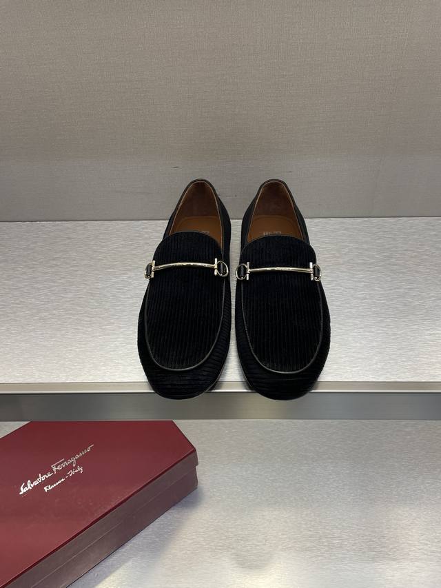 Ferragamo Men's Cowhide This men's loafer is made of imported cowhide, with a s