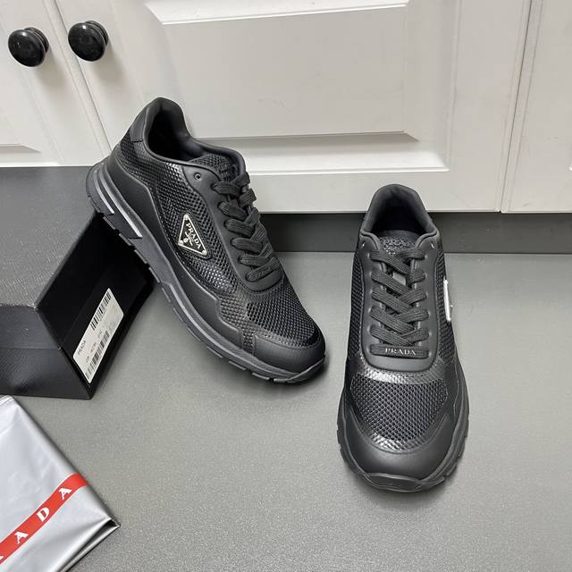 Prada Men's new fabric mesh lace-up sneakers This model uses a lightweight matte