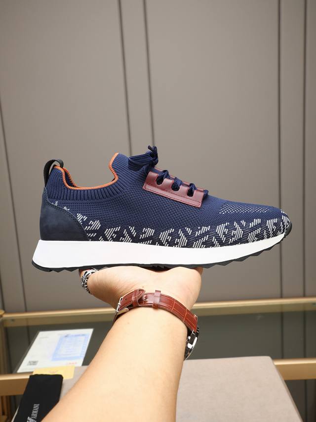 Armani new product releases knitted sports shoes with unique knitted fabric and