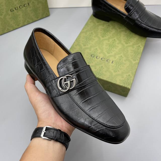 Wholesale Price P Gu C*I Men's Classic Loafers, combining classic shoe styles w