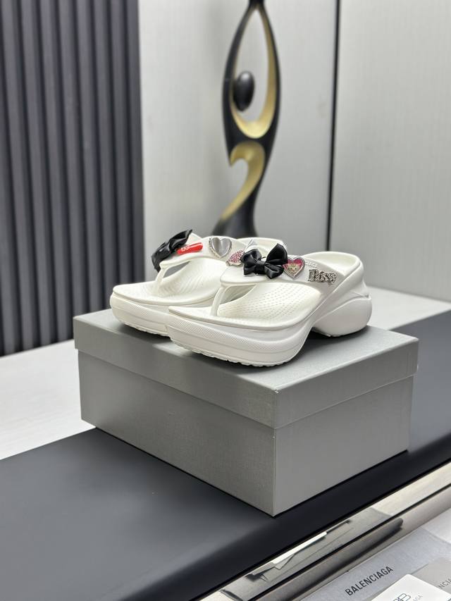Balenciaga Hardware buckle, Balenciaga trendy slippers! Balenciaga Political Cam