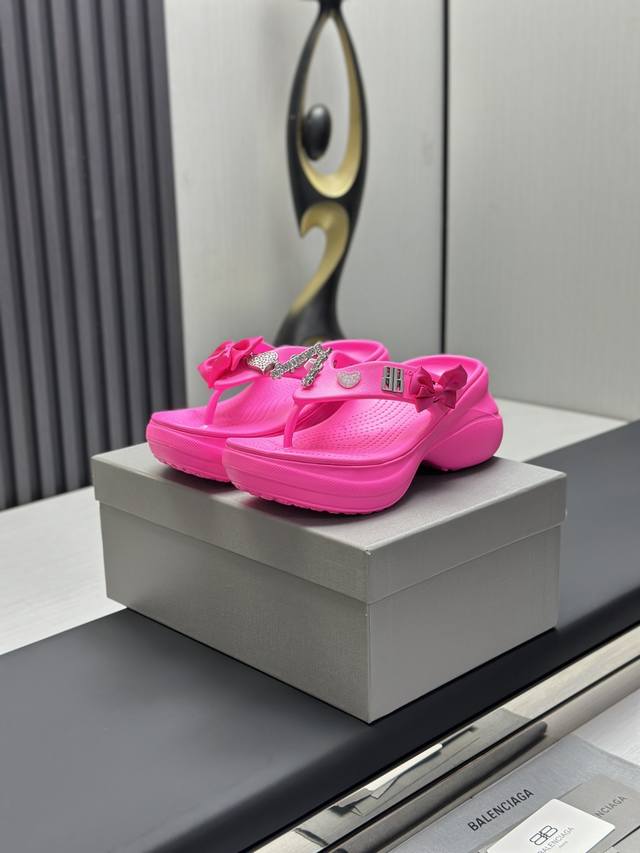 Balenciaga Hardware buckle, Balenciaga trendy slippers! Balenciaga Political Cam