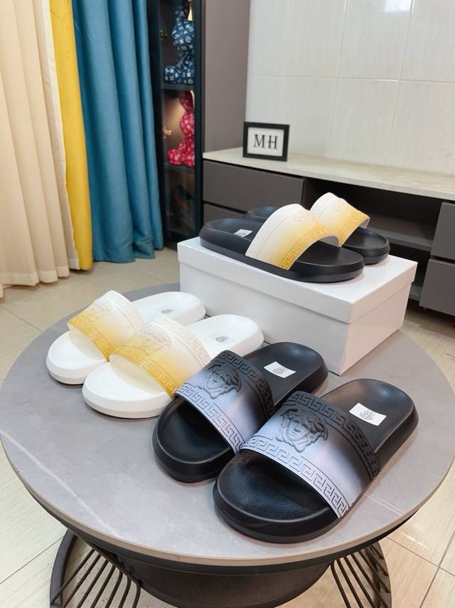 Factory price P Versace new men's casual slippers series! 1:1 review Global lim