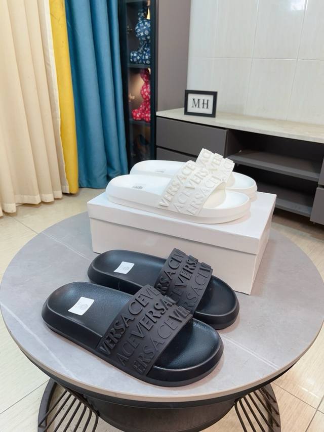 Factory price P Versace new men's casual slippers series! 1:1 review Global lim