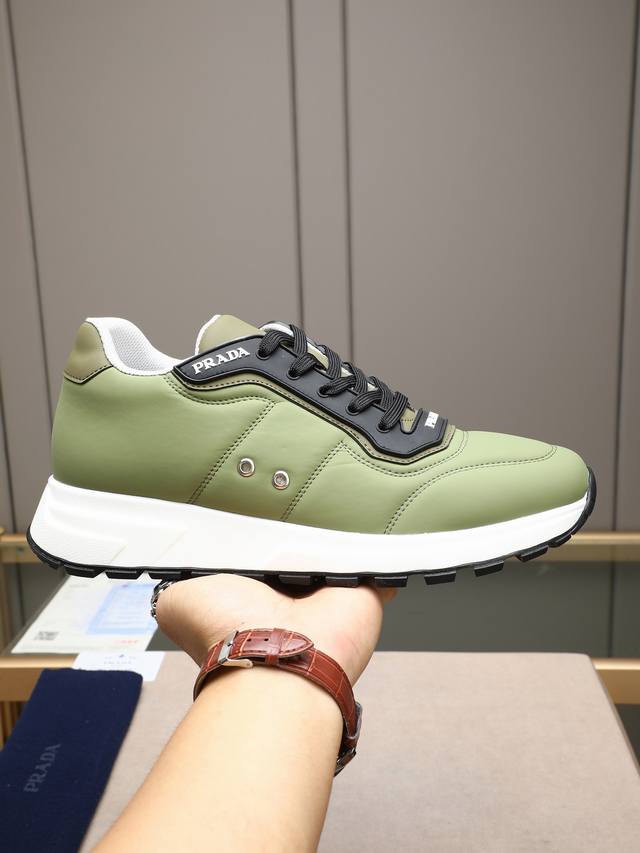 Prad* Prada's new men's sports shoes are casual and versatile. They are made of