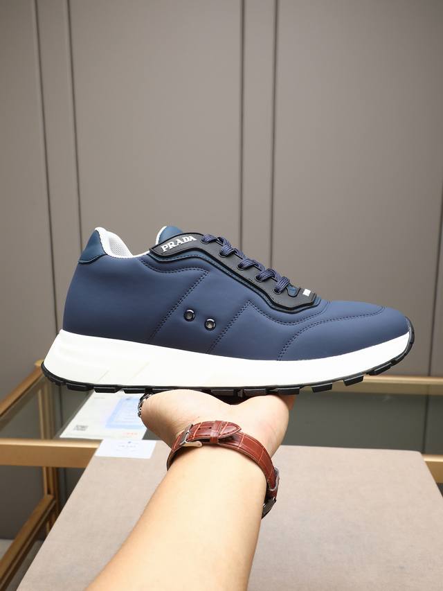 Prad* Prada's new men's sports shoes are casual and versatile. They are made of
