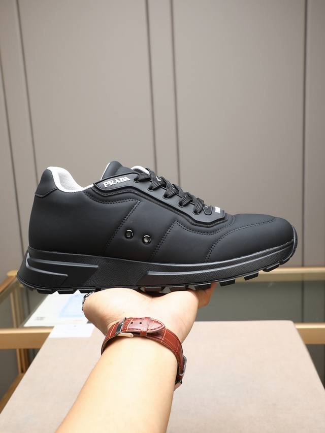Prad* Prada's new men's sports shoes are casual and versatile. They are made of