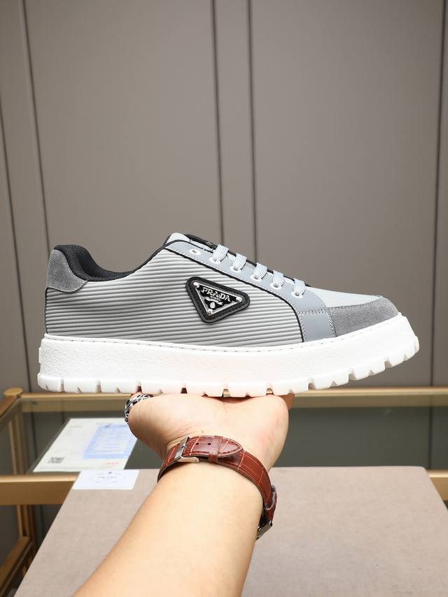 Prada Prada men's new casual shoes, this sports shoe upper is made of imported c