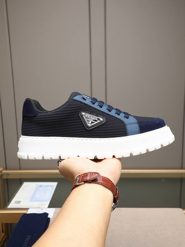 Prada Prada men's new casual shoes, this sports shoe upper is made of imported c
