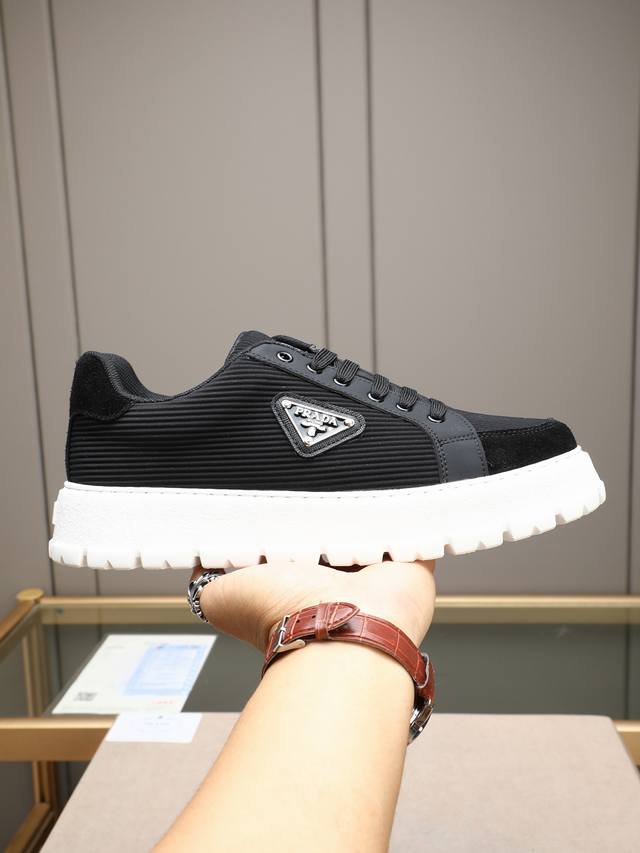 Prada Prada men's new casual shoes, this sports shoe upper is made of imported c